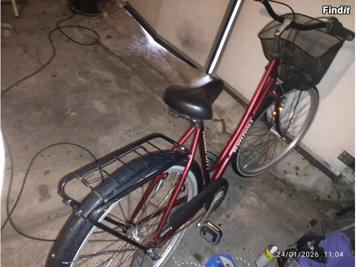 Myydään Naisten tähtipyörä