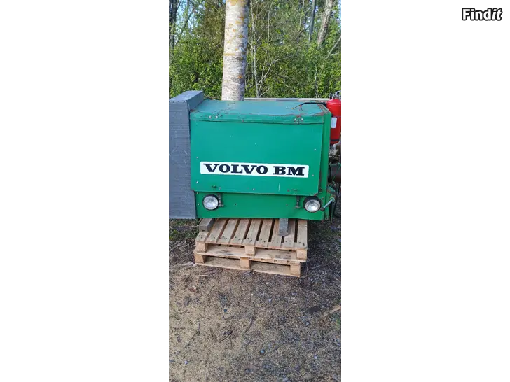 Myydään Volvo bm 830s motor