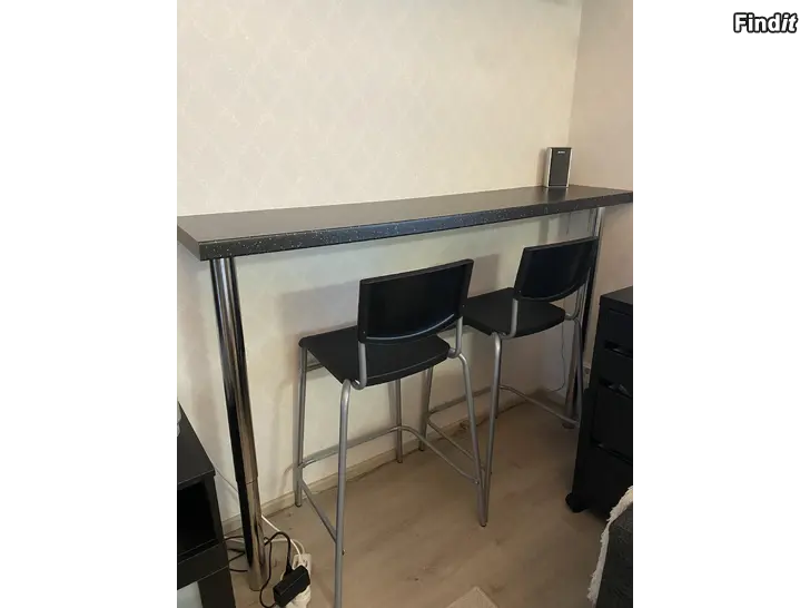 Säljes Skrivbord/bänkskiva + stolar