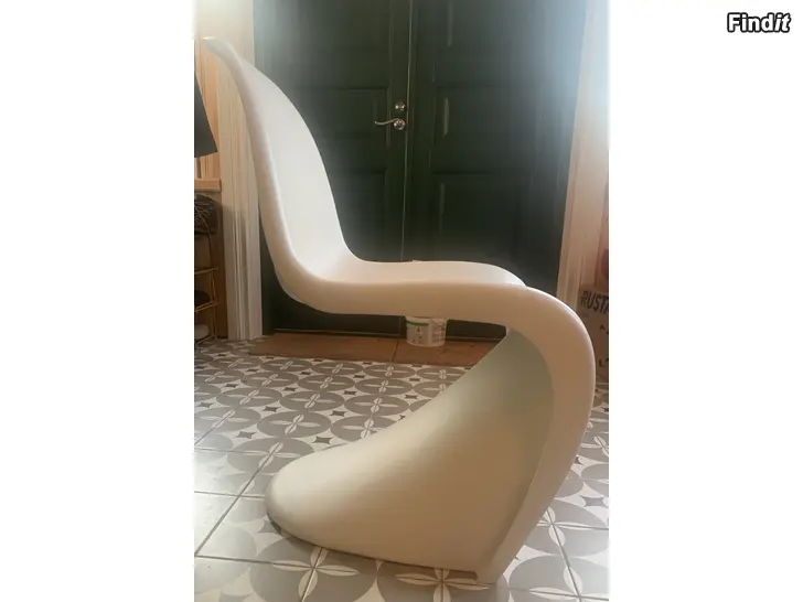 Myydään Vitra Panton tuoli valkoinen