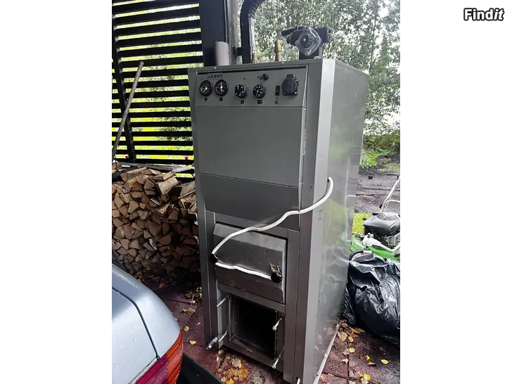 Säljes Oljepanna egnahemshus i font skick