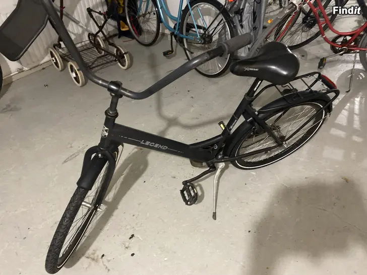 Myydään Legend pyörä 24