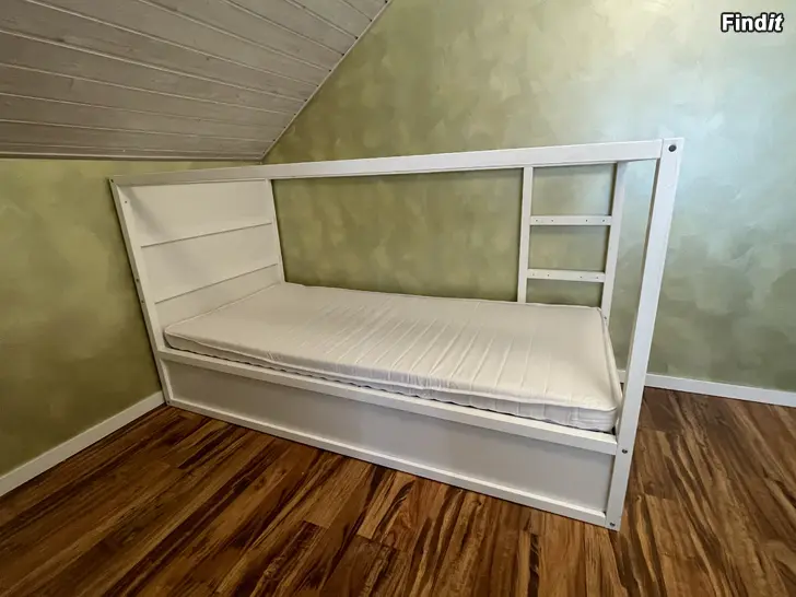Säljes Vändbar säng 90 x 200 cm - Ikea Kura