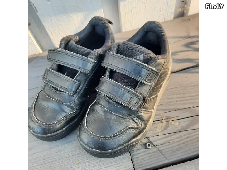 Säljes Sneakers 28