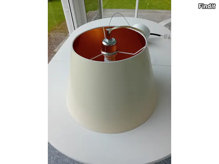 Säljes Ny Taklampa