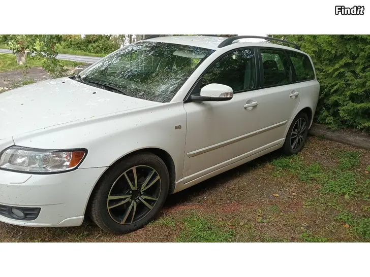Myydään Volvo V50 1.6D 2009 osina