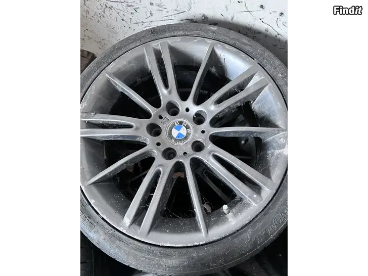 Säljes BMW M sport fälgar 18 tum