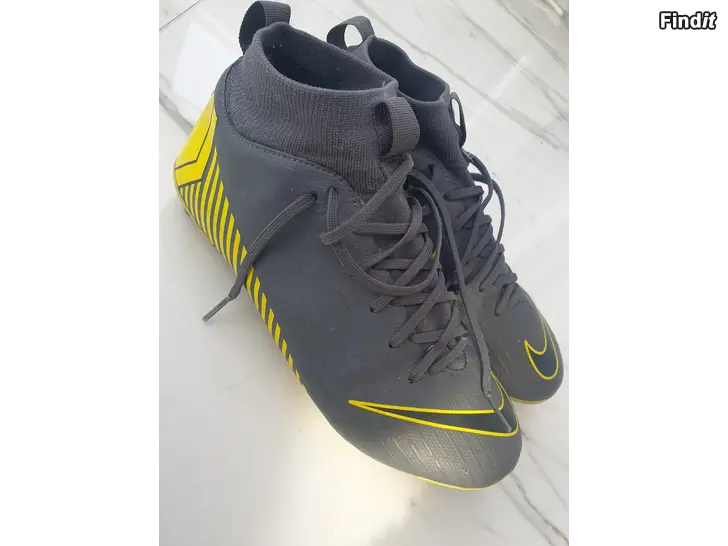 Säljes Säljes Nike fotbollsskor stl 38,5