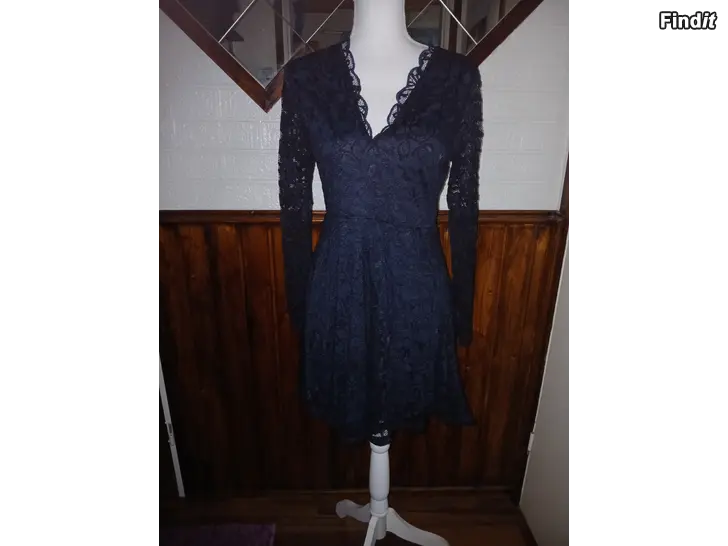 Myydään Musta H ja M pitsimekko M/40