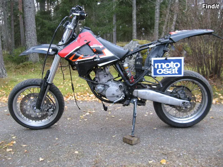 Myydään Aprilia MX 125 04-05 osia