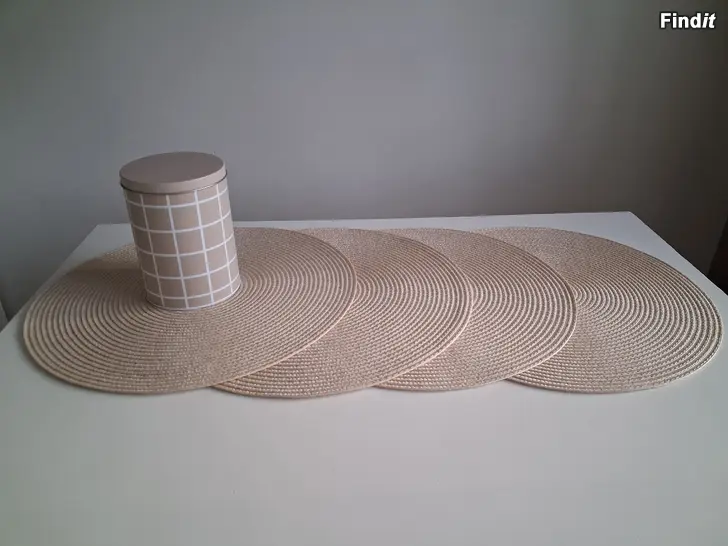 Säljes bordstabletter och Muurla burk