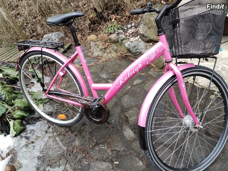 Myydään RALEIGH PYÖRÄ