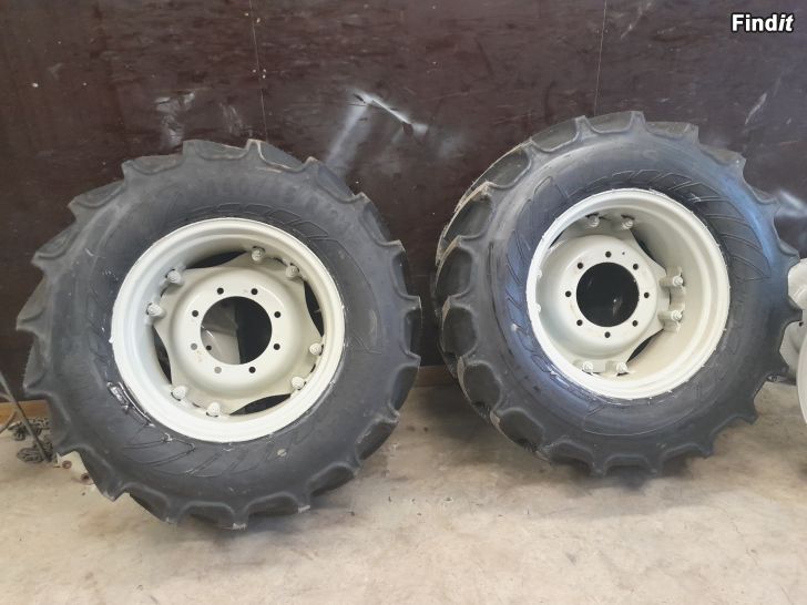 Säljes 440/65R24 Valtra pyörät