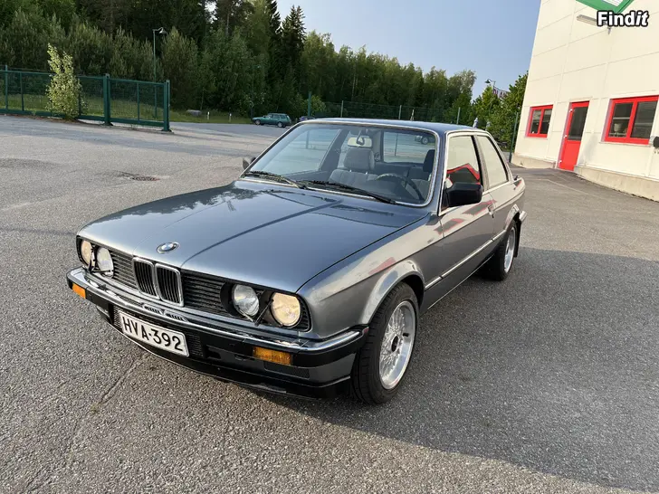 Säljes BMW 323i-83 E30 Museorekisterissä