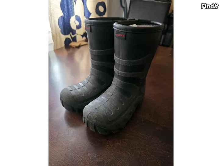 Säljes Treksta vinterstövlar st 30