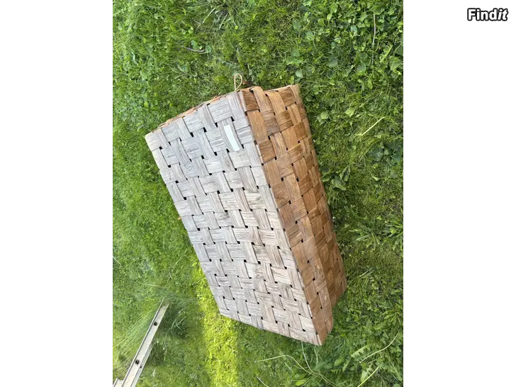 Säljes Säljes stor gammal låda