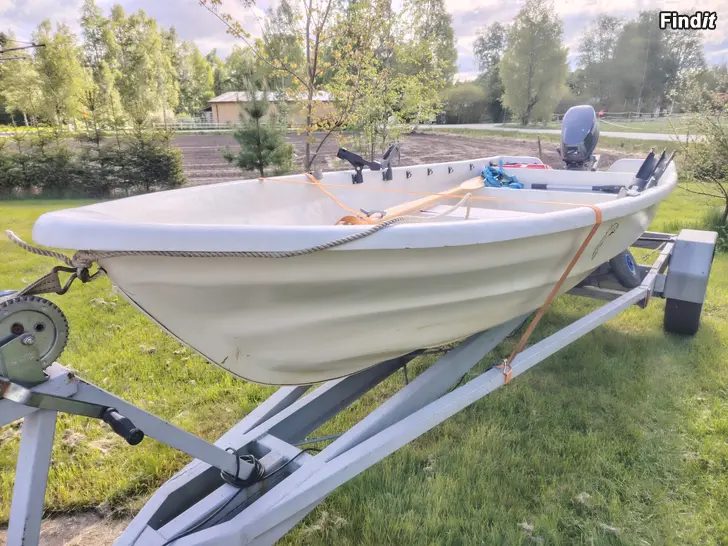 Säljes Motorbåt med Yamaha 4 hp motor