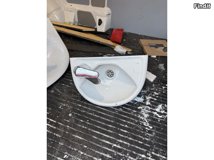 Säljes Handfat 2 st med kran