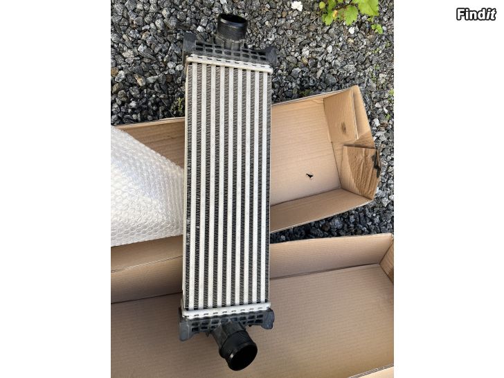 Säljes 2 kpl välijäähdytin ts intercooler