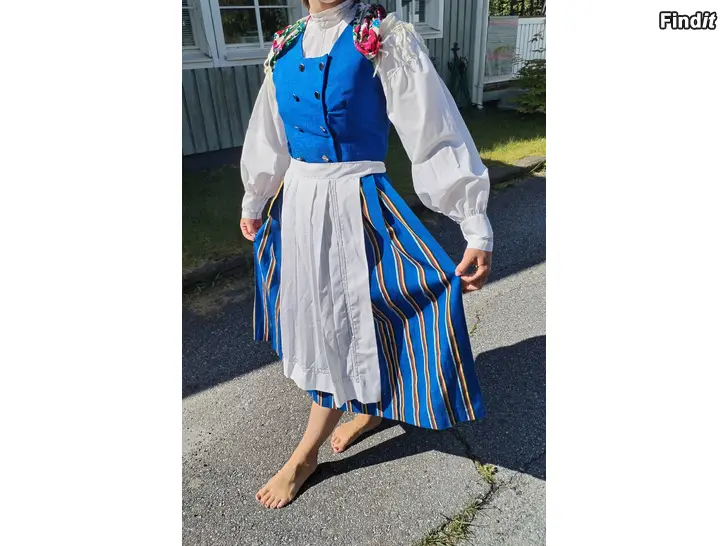 Säljes Munsala folkdräkt