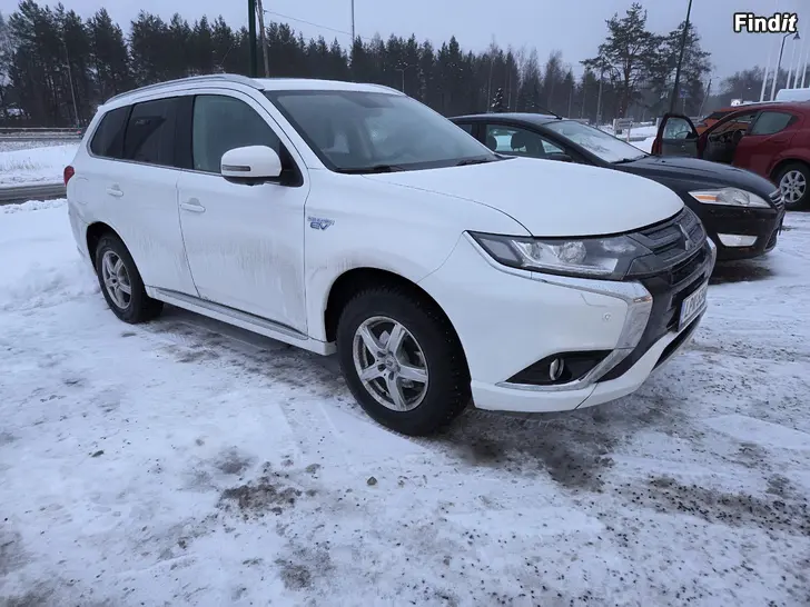Säljes Mitsubishi Outlander 2.0i Pehv 4x4 autom 2016