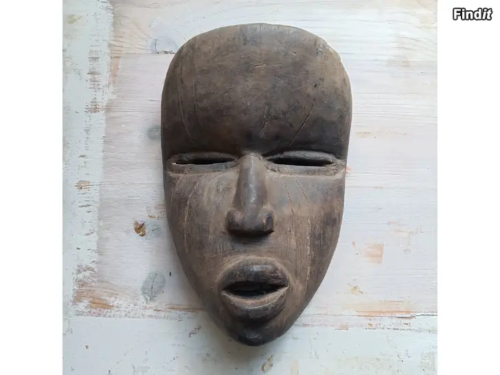 Säljes Gamla afrikanska masker