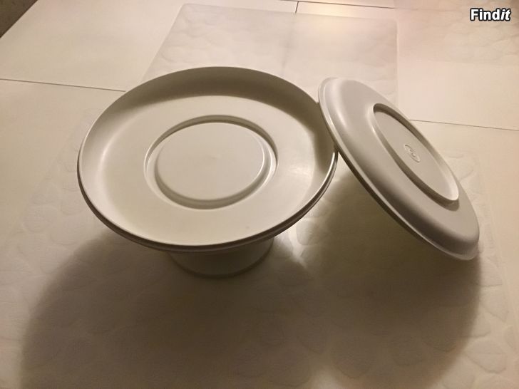 Myydään För Student/Examen. Tupperware kakfat på fot - 3 delar