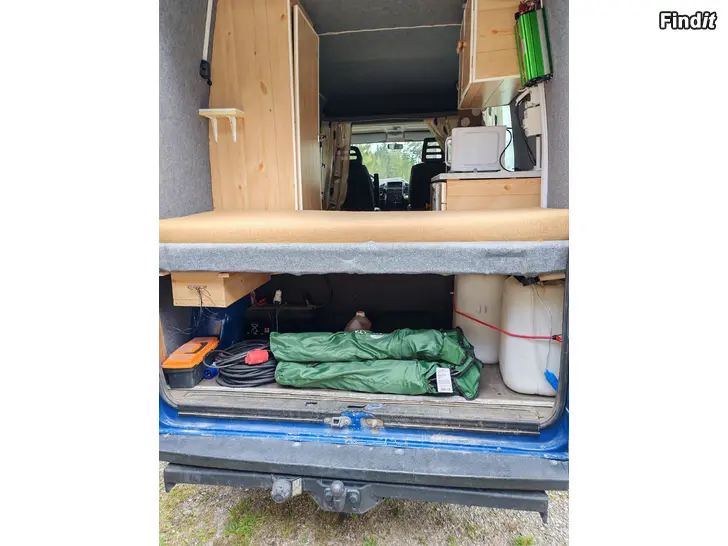 Myydään Retki auto