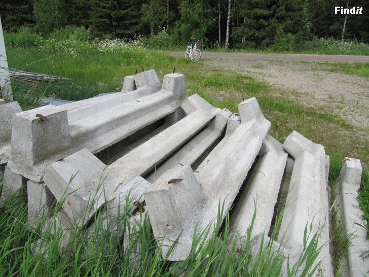 Säljes Betongsocklar och plint