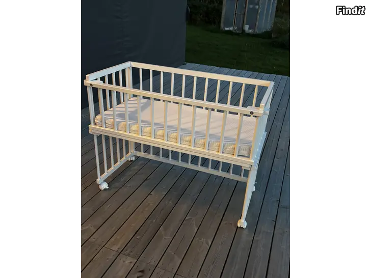 Säljes Spjällsäng/bedside crib
