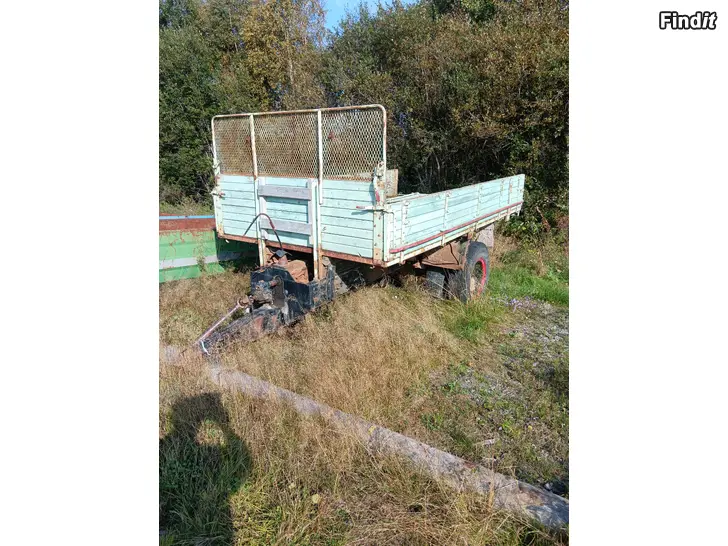 Säljes Kippvagn med högsidor