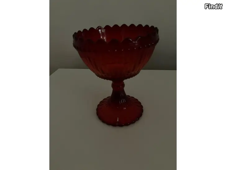 Myydään Iittalan lasikannu ja mariskooli