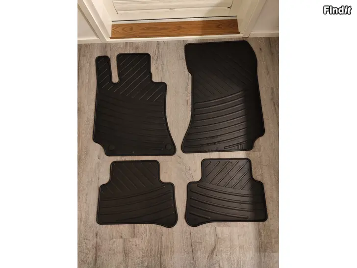 Myydään Mercedes W212 OEM kumimattosarja