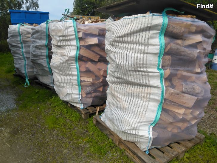 Säljes Ved kluven ca 33 cm längder säljes