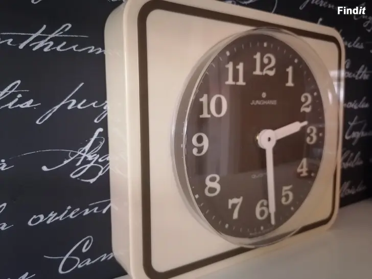 Myydään Seinäkello Junghans keittiökello
