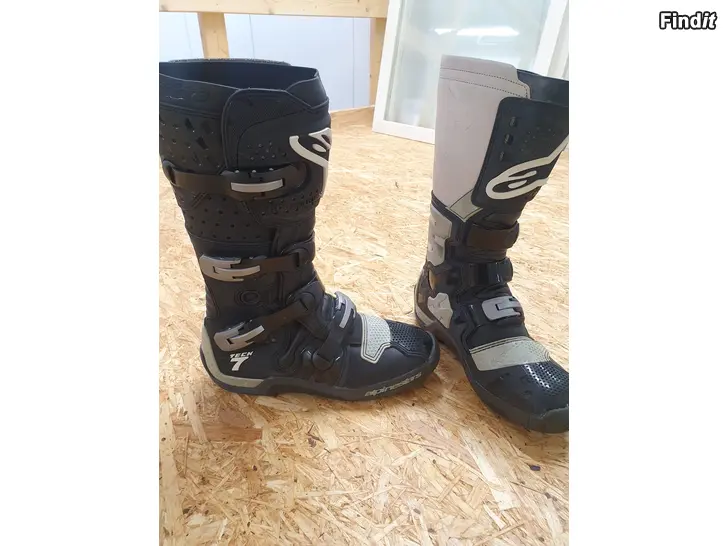 Säljes Alpinestars Tech 7 crosstövlar