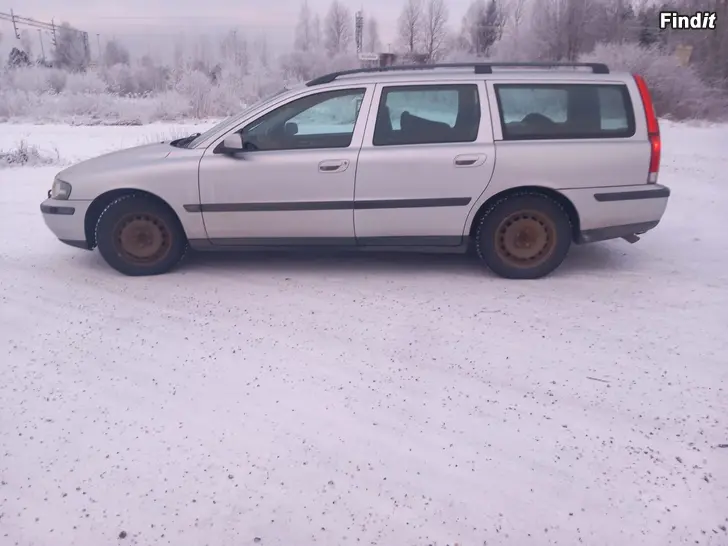 Myydään V70 2.4 353tkm bensa juuri leimattu -04