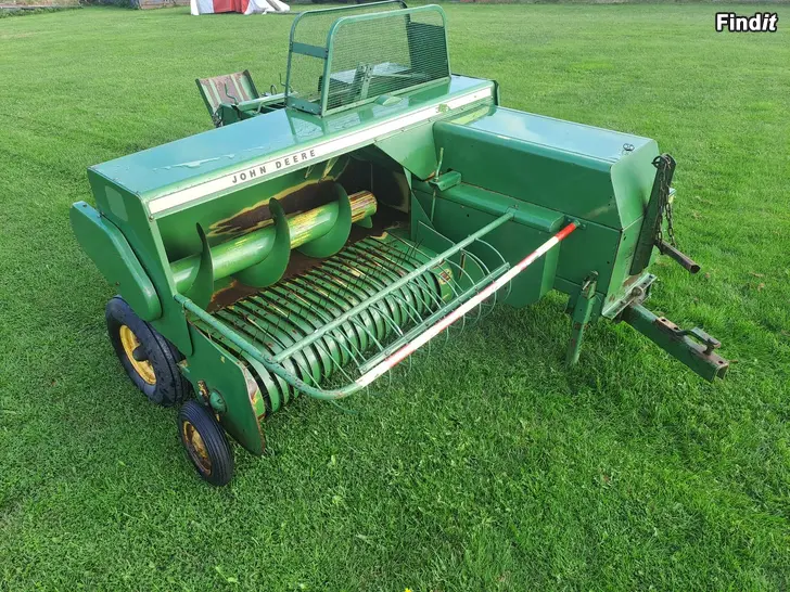 Myydään John deere 332 paalaaja