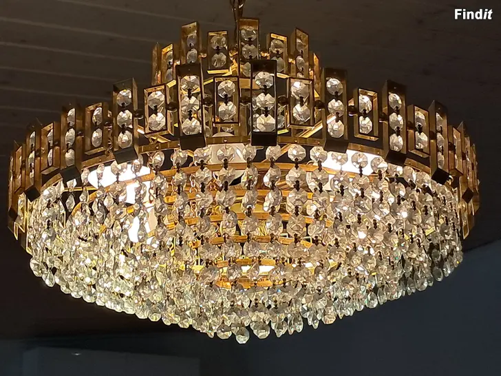 Myydään Kristallikruunut , 2 kpl, MOLEMMAT VARATTU