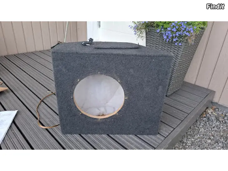 Säljes Sluten 10 tums baslåda till Volvo