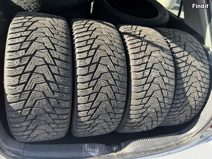 Myydään Nastarenkaat 225/45R17