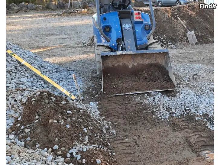 Myydään Runko-ohjattava mini pienkuormaaja