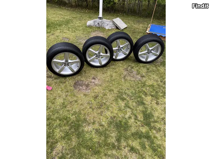 Myydään En säsong kör 235/45/18 däck och Audi original hjul