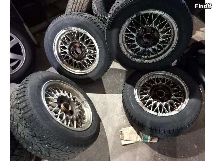 Säljes Volvo 940 BBS aluvanteet nastarenkaineen