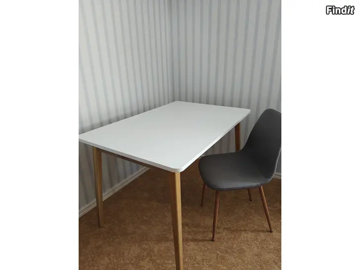 Säljes Matbord + 4 stolar