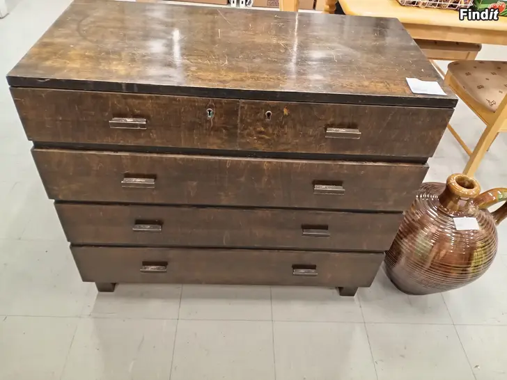 Myydään Vanha lipasto