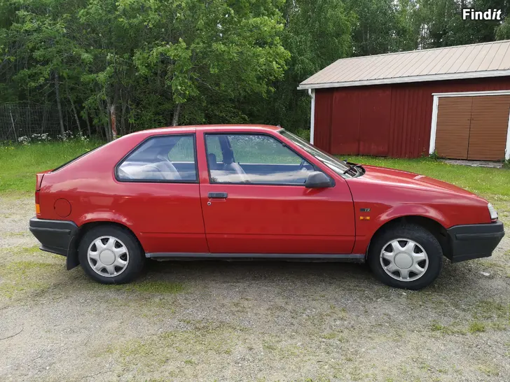 Myydään Renault 19