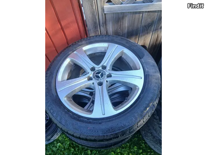 Myydään Sommar däck med fälg mercedes 225/50R17