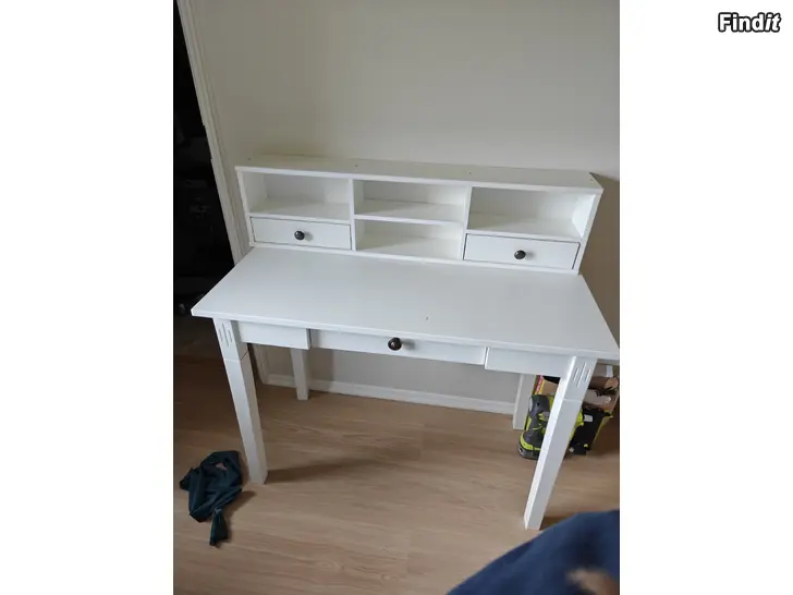 Säljes Bord med låda