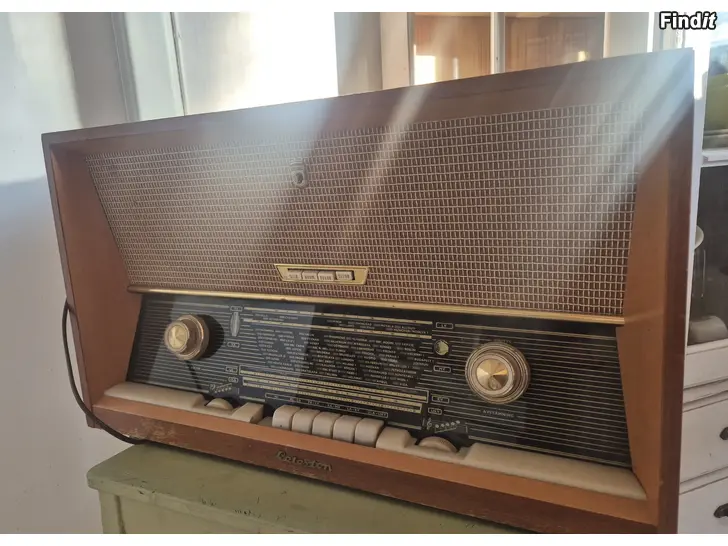 Myydään Vanha radio